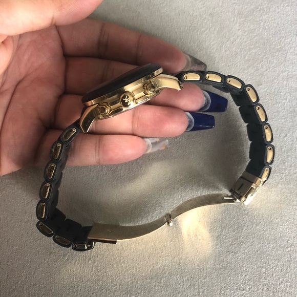 ❌ SOLD! Authentic Michael Kors watch in black and gold - Picture 7 of 7